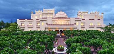 hotels & resorts